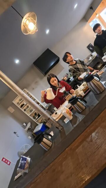 学生団体Drip Link様との共同主催で「珈琲飲み比べイベント」を開催いたしました！！今回はEnjoy Coffee様をゲスト講師としてお招きし、幅広い層の方々がコーヒーについて語り合う、とっても素敵なイベントになったなと思います！！
この様なTsunaga Roomが主催として開催するイベントは月に3〜5程のペースで開催しております！ご興味のある方は是非ご参加ください！！！
#カフェ 
#福知山 
#コーヒー
#イベント
#リール初投稿！